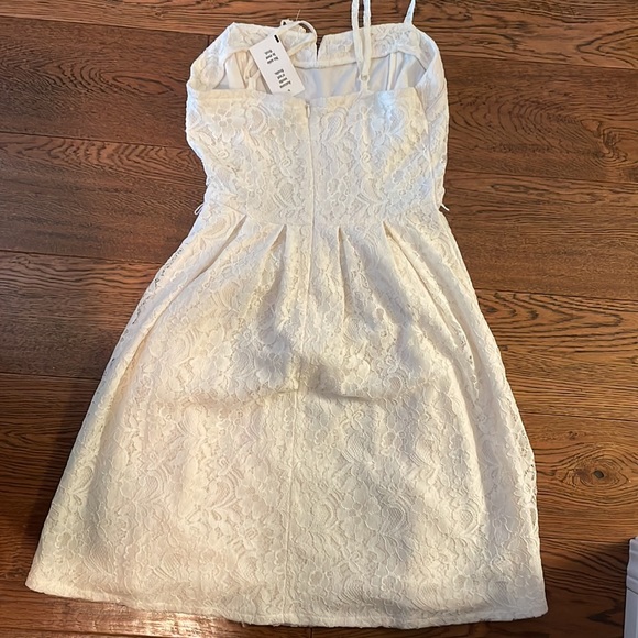 Kismet size m cream dress. BNWT - Picture 4 of 4